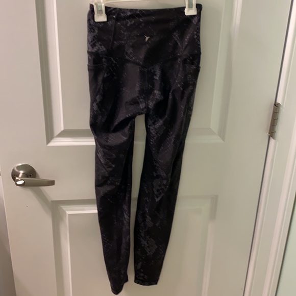 Old Navy Size XS Active Leggings. New Condition. Has pockets. - Picture 3 of 5